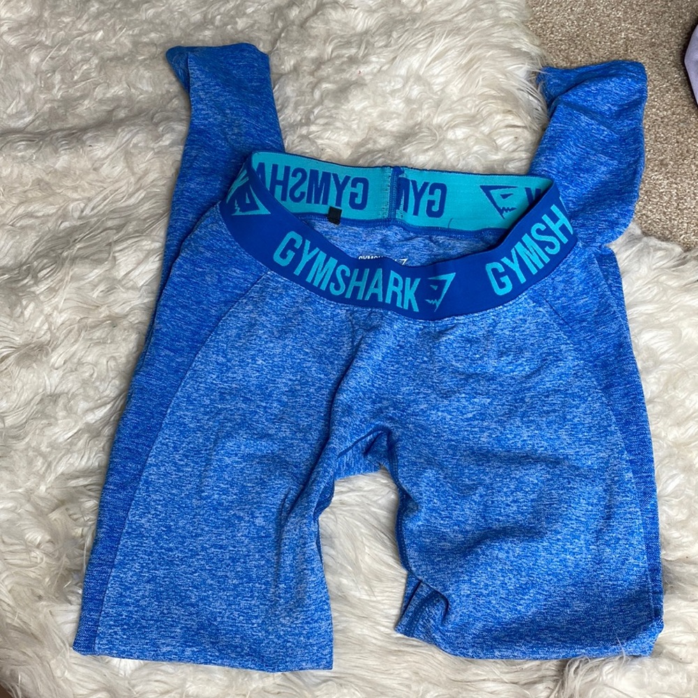 Gym shark leggings